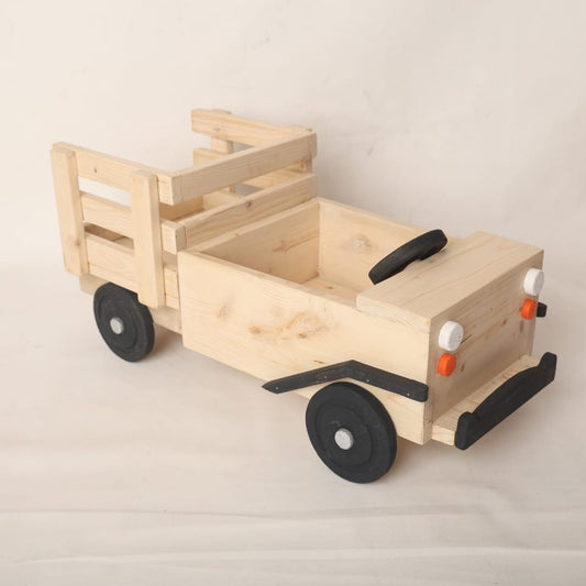 This is pickup truck baby prop for baby photoshoot.