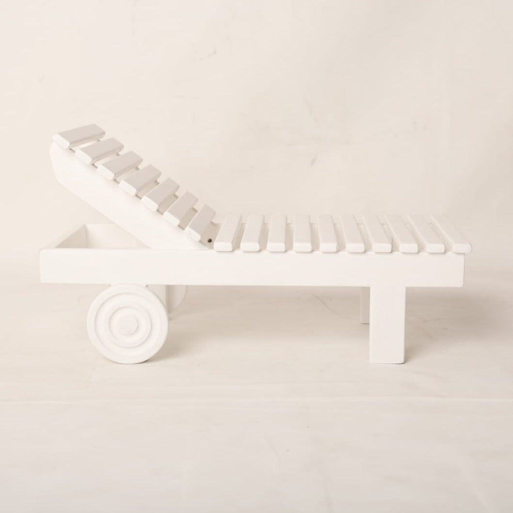 This is a beach bench prop for baby photoshoot.